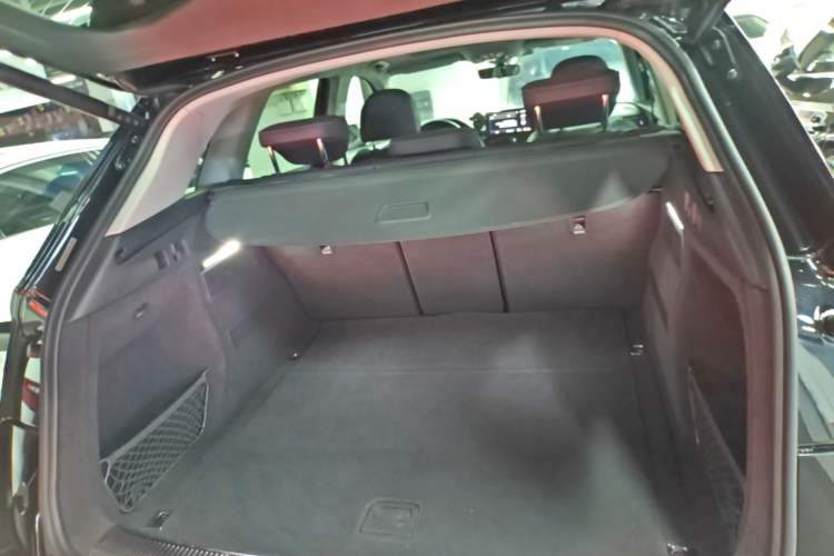 Used Audi Q5L 2022 40T Luxury Dynamic Model Trunk