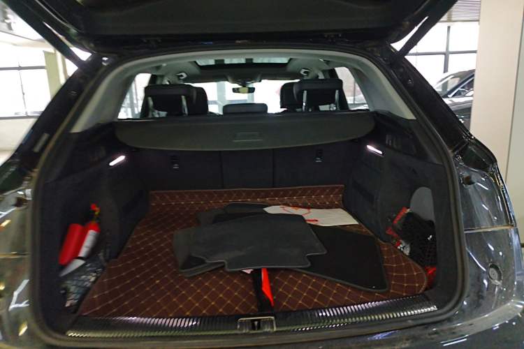 Used Audi Q5L 2022 Updated Version 40T Luxury Elegant Edition Trunk
