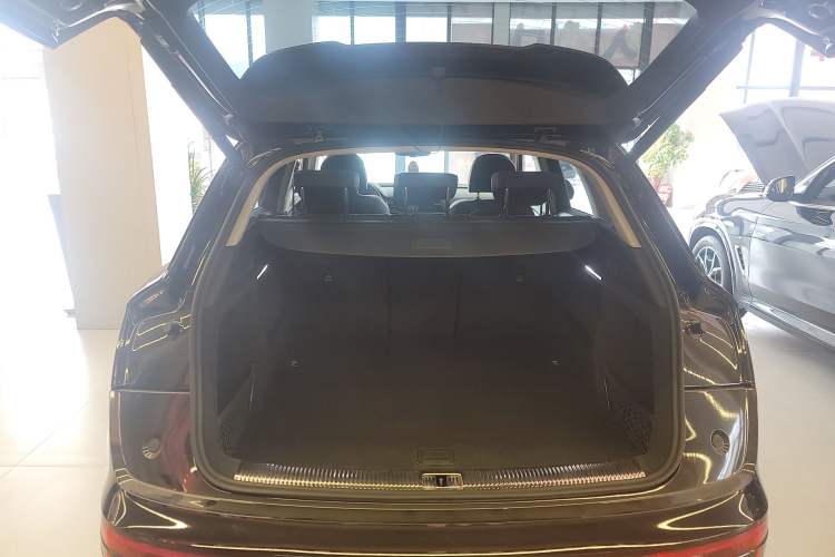 Used Audi Q5L 2022 40T Luxury Dynamic Model Trunk