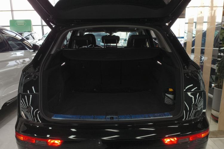 Used Audi Q5L 2022 40T Fashionable and Dynamic Model Trunk