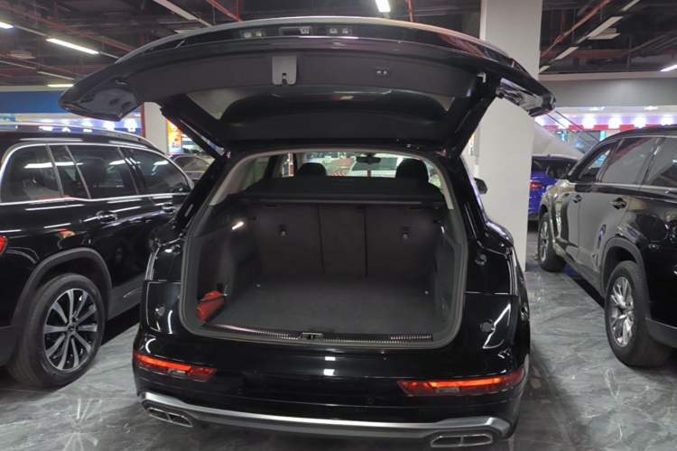 Used Audi Q5L 2022 40T Luxury Dynamic Model Trunk