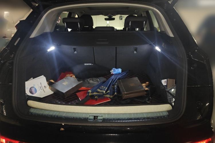 Used Audi Q5L 2022 40T Fashionable and Elegant Model Trunk