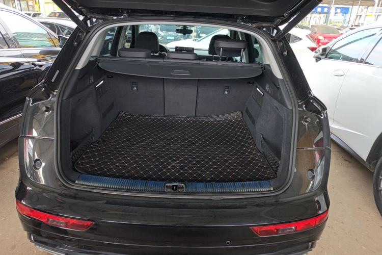 Used Audi Q5L 2022 40T Fashionable and Dynamic Model Trunk
