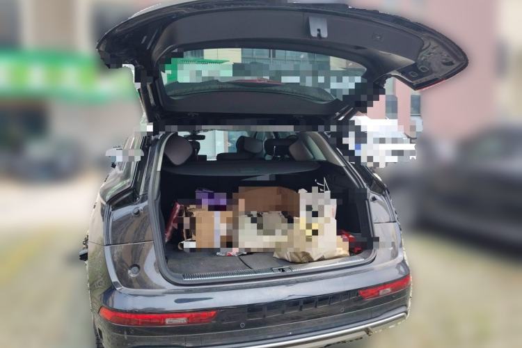 Used Audi Q5L 2022 40T Fashionable and Elegant Model Trunk
