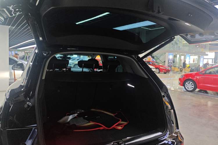 Used Audi Q5L 2022 40T Luxury Dynamic Model Trunk