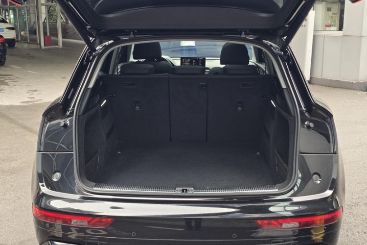 Used Audi Q5L 2022 40T Luxury Dynamic Model Trunk