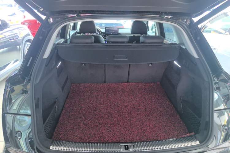 Used Audi Q5L 2022 40T Fashionable and Dynamic Model Trunk