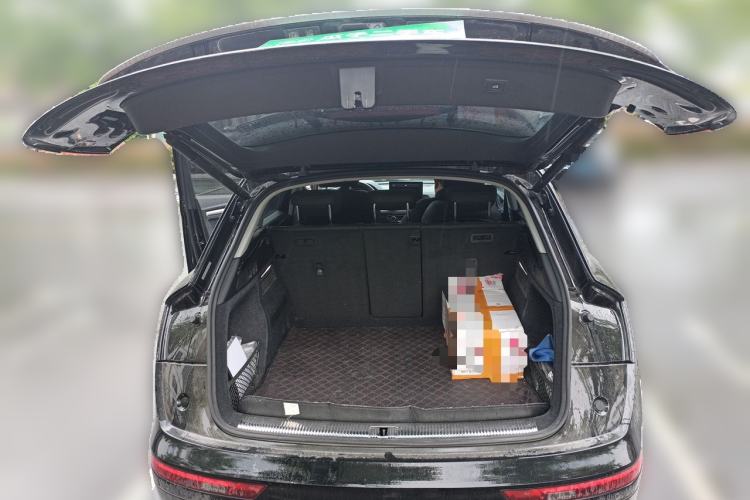 Used Audi Q5L 2022 40T Fashionable and Dynamic Model Trunk