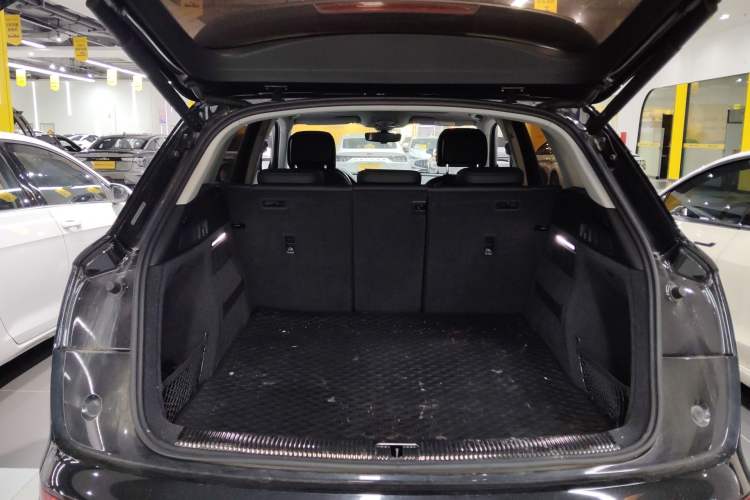 Used Audi Q5L 2022 Updated Version 40T Luxury Elegant Edition Trunk