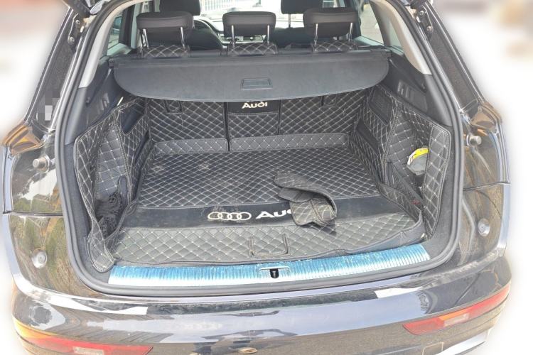 Used Audi Q5L 2022 40T Fashionable and Dynamic Model Trunk