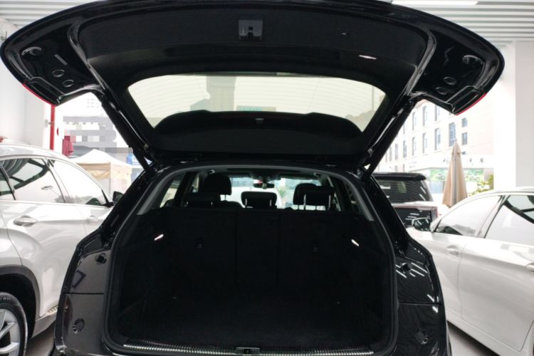 Used Audi Q5L 2022 40T Fashionable and Dynamic Model Trunk