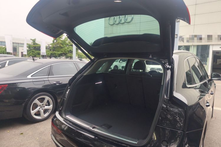 Used Audi Q5L 2022 40T Luxury Dynamic Model Trunk