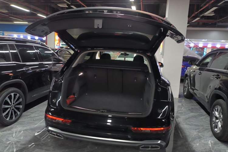 Used Audi Q5L 2022 40T Luxury Dynamic Model Trunk