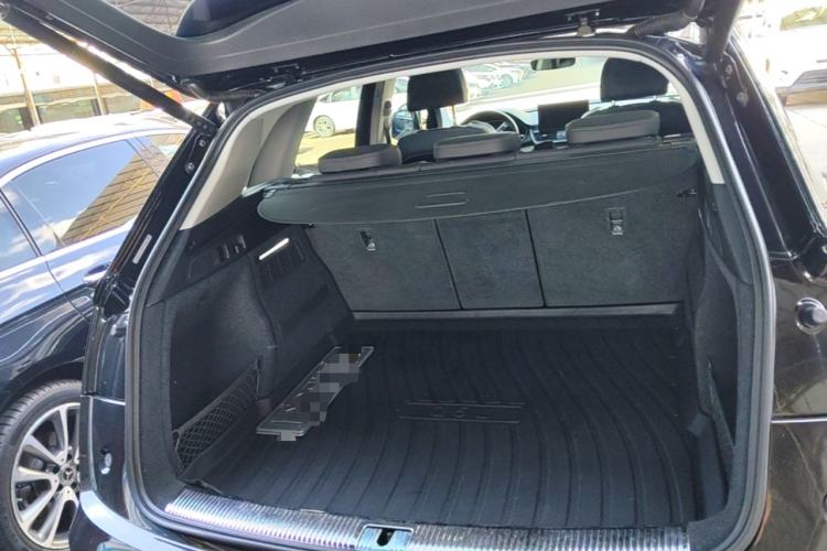 Used Audi Q5L 2022 40T Fashionable and Elegant Model Trunk