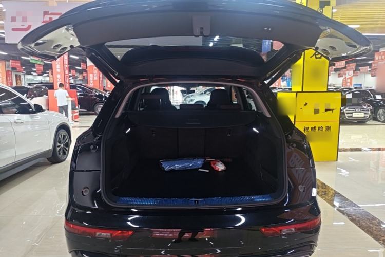 Used Audi Q5L 2022 40T Fashionable and Dynamic Model Trunk