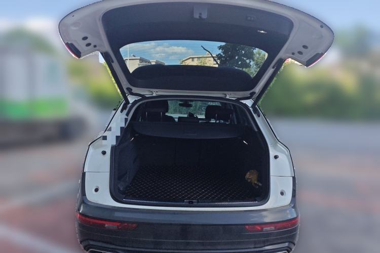 Used Audi Q5L 2022 40T Fashionable and Dynamic Model Trunk