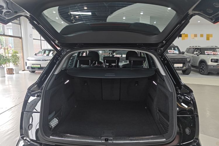 Used Audi Q5L 2022 40T Fashionable and Dynamic Model Trunk