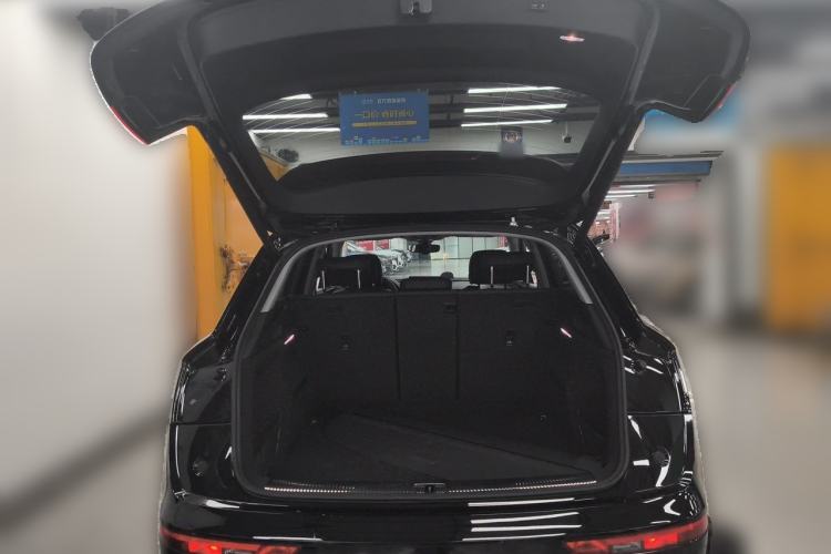 Used Audi Q5L 2022 40T Luxury Elegant Model Trunk