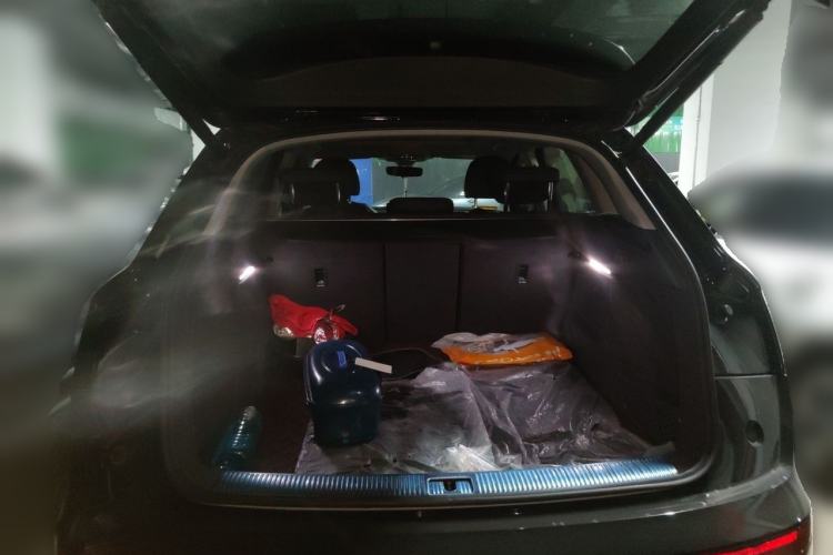 Used Audi Q5L 2022 40T Fashionable and Elegant Model Trunk