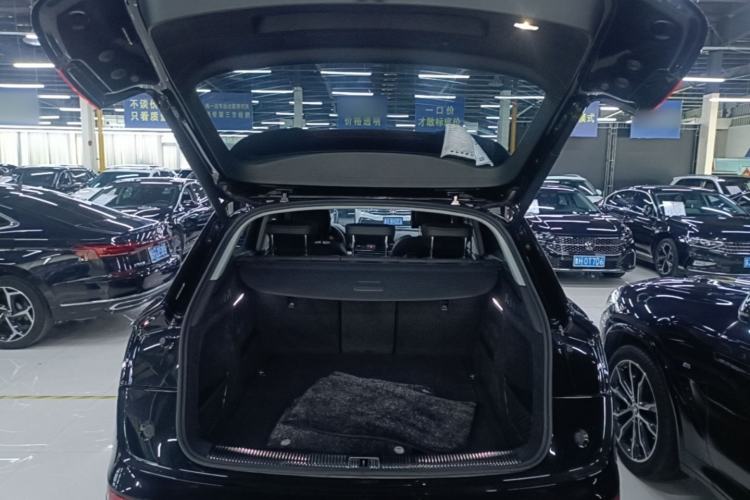 Used Audi Q5L 2022 40T Fashionable and Dynamic Model Trunk