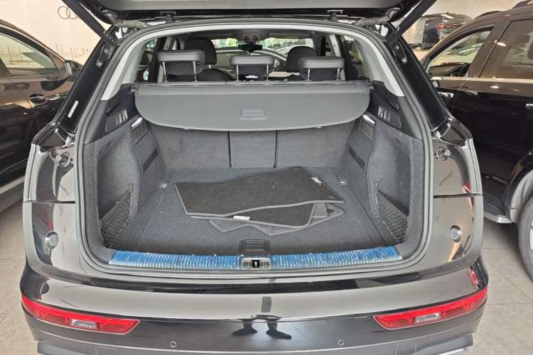 Used Audi Q5L 2022 40T Luxury Elegant Model Trunk