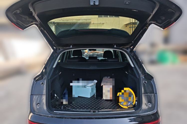 Used Audi Q5L 2022 40T Fashionable and Dynamic Model Trunk