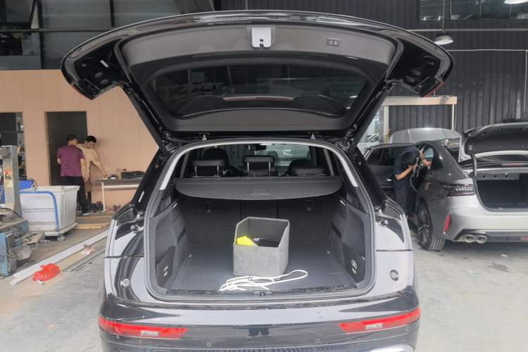 Used Audi Q5L 2022 40T Luxury Dynamic Model Trunk