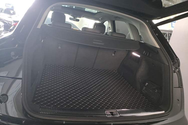 Used Audi Q5L 2022 Updated Version 45T Luxury Prestige Edition Trunk