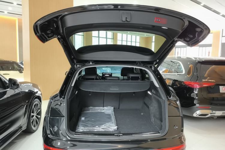 Used Audi Q5L 2022 Updated Version 40T Luxury Elegant Edition Trunk