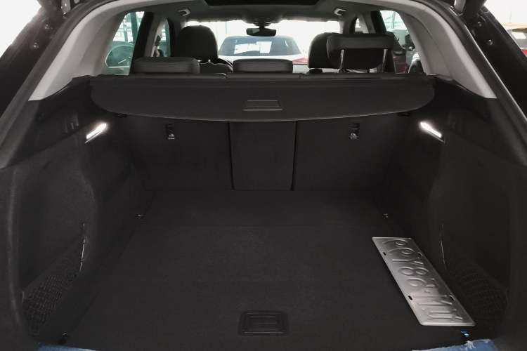 Used Audi Q5L 2022 40T Luxury Dynamic Model Trunk