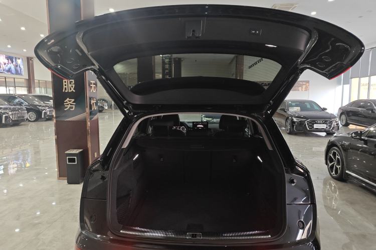 Used Audi Q5L 2022 40T Luxury Elegant Model Trunk