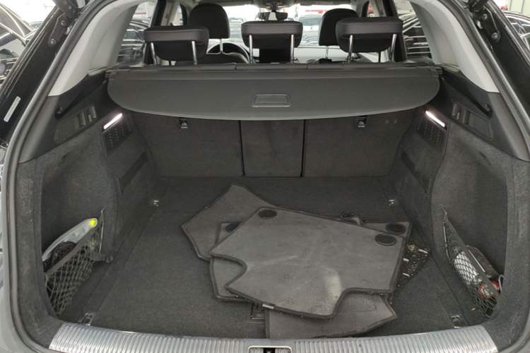 Used Audi Q5L 2022 40T Luxury Dynamic Model Trunk