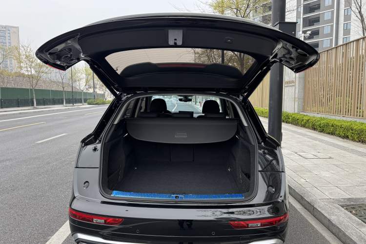Used Audi Q5L 2022 40T Fashionable and Dynamic Model Trunk