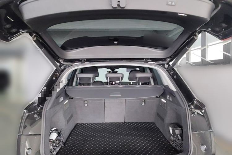 Used Audi Q5L 2022 40T Fashionable and Dynamic Model Trunk