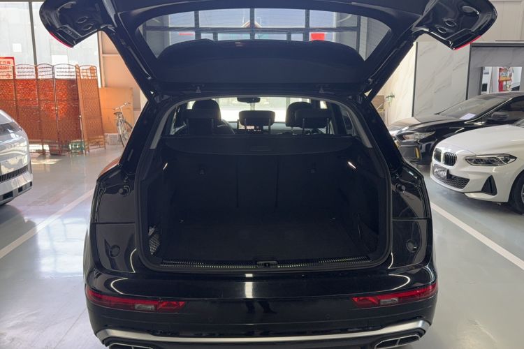 Used Audi Q5L 2022 40T Luxury Dynamic Model Trunk