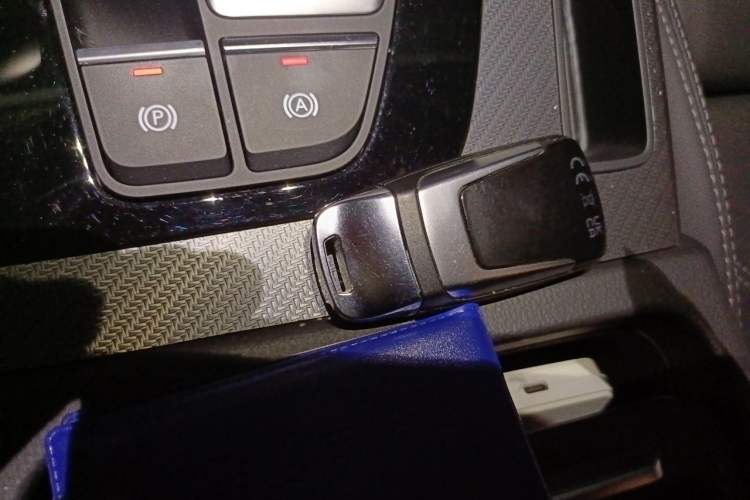 Used Audi Q5L 2022 Updated 40T Luxury Dynamic Edition Vehicle Key