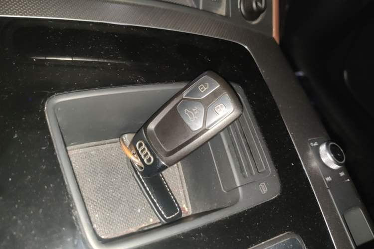 Used Audi Q5L 2022 40T Luxury Dynamic Model Vehicle Key