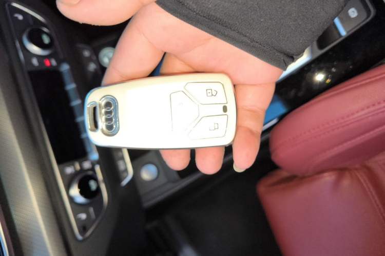 Used Audi Q5L 2022 Updated 45T Luxury Dynamic Version Vehicle Key