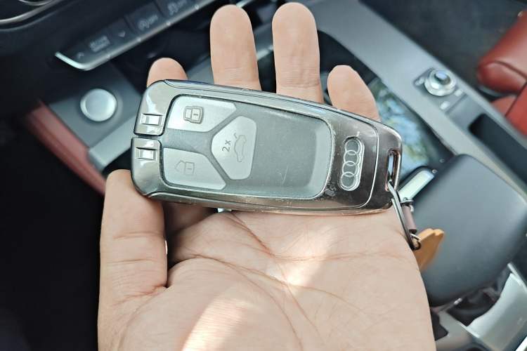 Used Audi Q5L 2022 Updated 45T Luxury Dynamic Version Vehicle Key