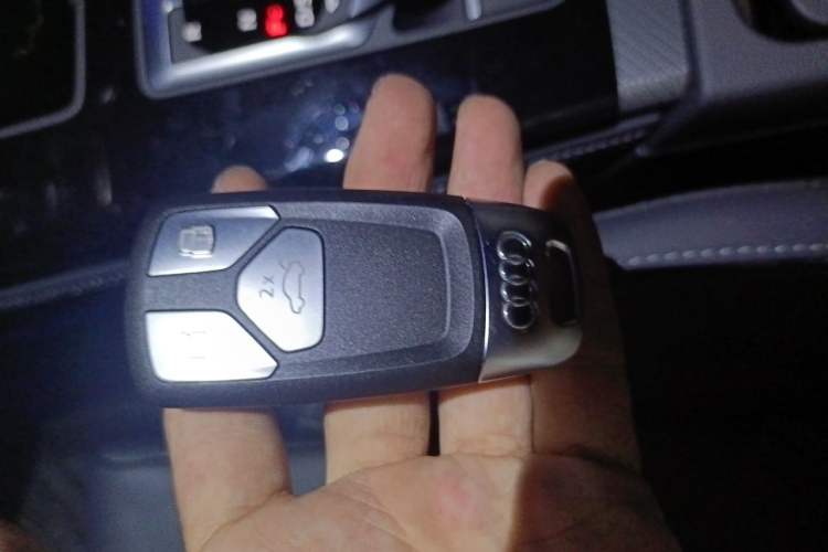 Used Audi Q5L 2022 Updated 40T Luxury Dynamic Edition Vehicle Key