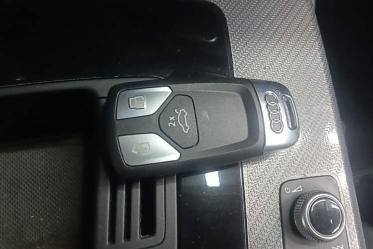 Used Audi Q5L 2022 40T Luxury Dynamic Model Vehicle Key