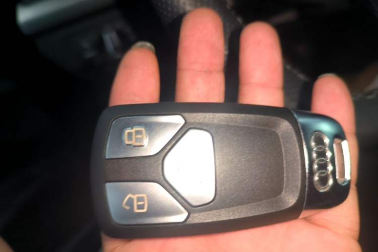 Used Audi Q5L 2022 Updated 45T Luxury Dynamic Version Vehicle Key