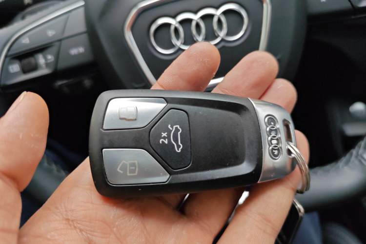 Used Audi Q5L 2022 Updated 40T Luxury Dynamic Edition Vehicle Key