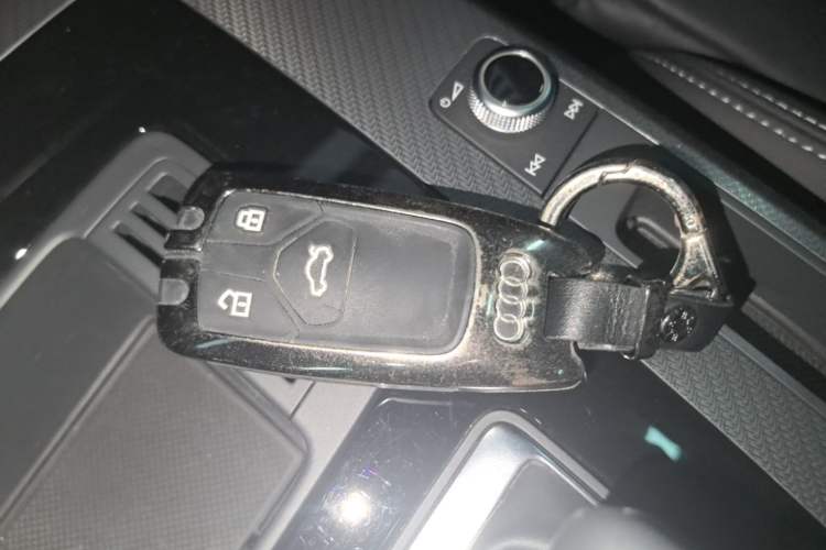 Used Audi Q5L 2022 Updated 40T Luxury Dynamic Edition Vehicle Key