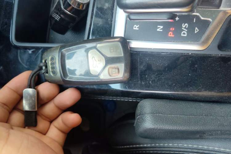 Used Audi Q5L 2022 40T Fashionable and Dynamic Model Vehicle Key