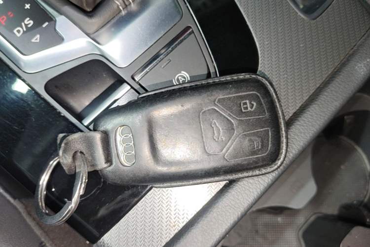 Used Audi Q5L 2022 40T Luxury Dynamic Model Vehicle Key
