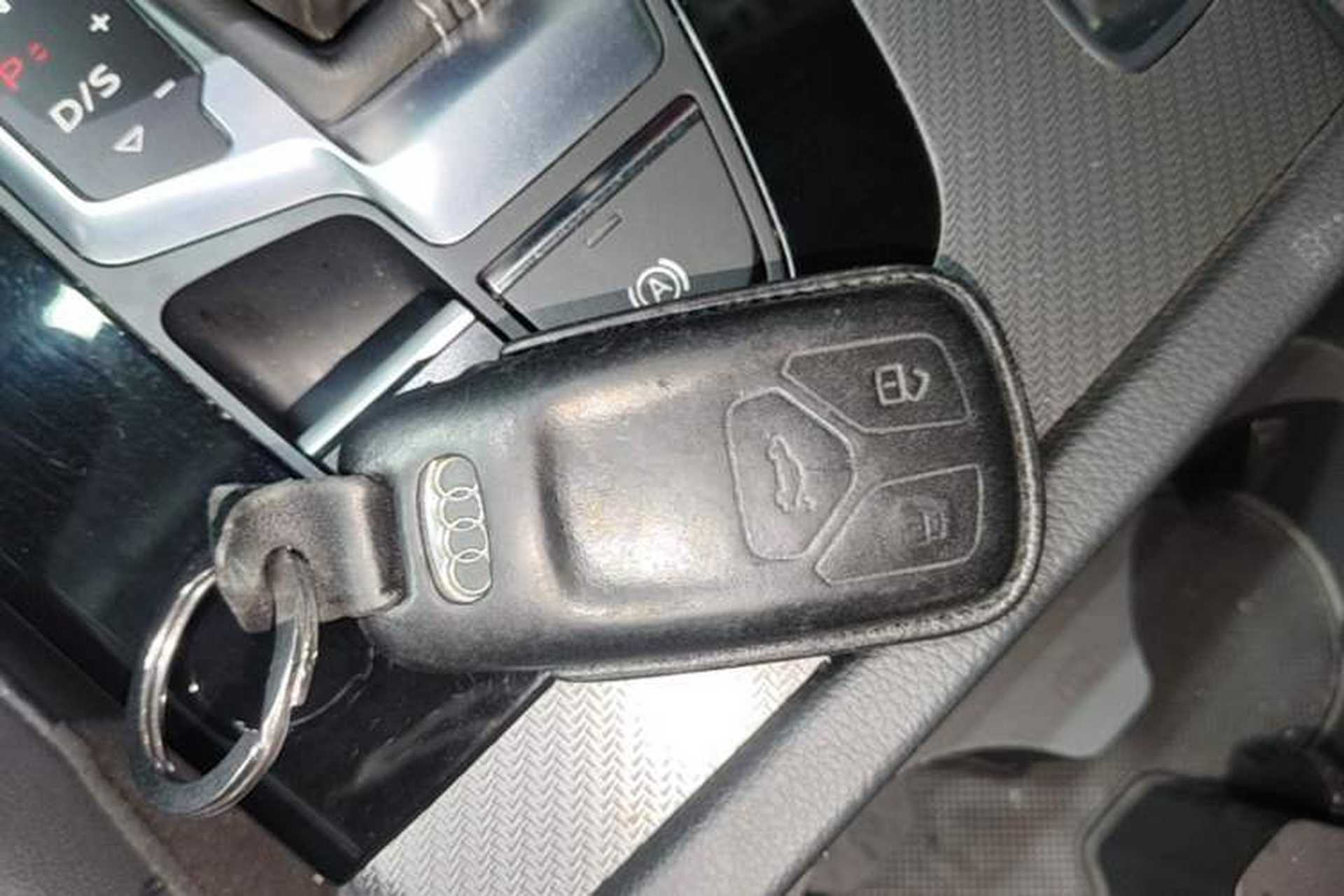 Used Audi Q5L 2022 40T Luxury Dynamic Model Vehicle Key