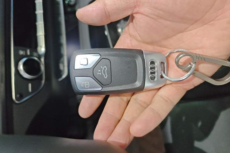 Used Audi Q5L 2022 40T Fashionable and Dynamic Model Vehicle Key