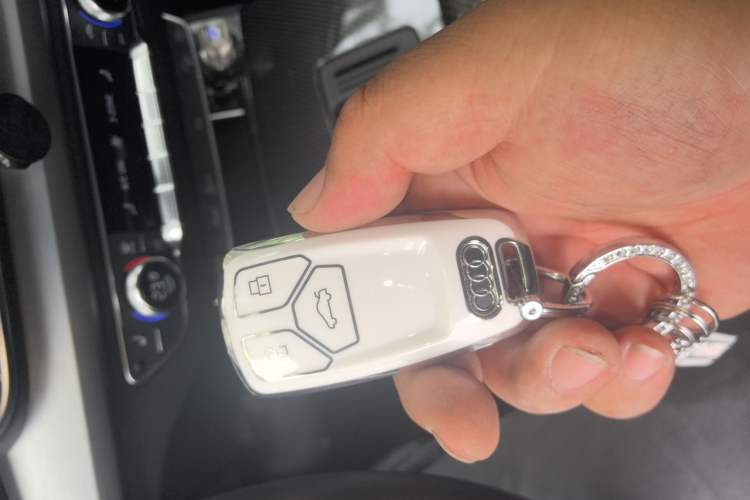 Used Audi Q5L 2022 40T Fashionable and Dynamic Model Vehicle Key