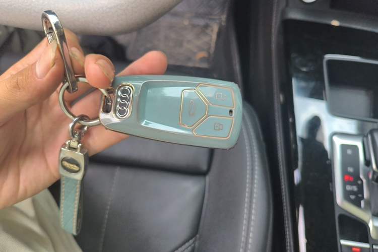 Used Audi Q5L 2022 40T Luxury Dynamic Model Vehicle Key